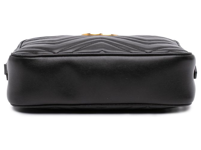 Gucci Bolso bandolera pequeño GG Marmont de piel de becerro acolchada negro - vista 3