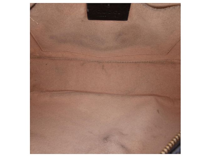 Gucci Bolso bandolera pequeño GG Marmont de piel de becerro acolchada negro - vista 4