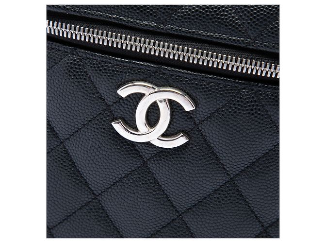 Chanel Vanity con manico e catena in pelle Caviar matelassé nera CC Nero - vista 5