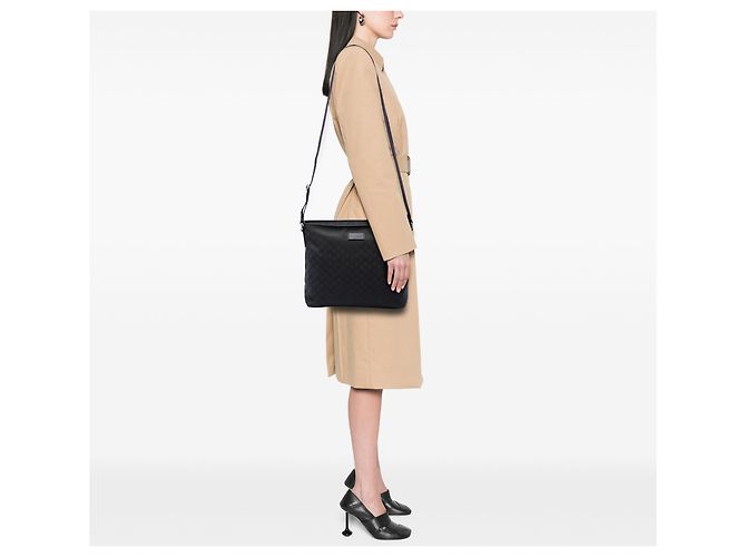 Sac crossbody Gucci en nylon GG noir - vue 6