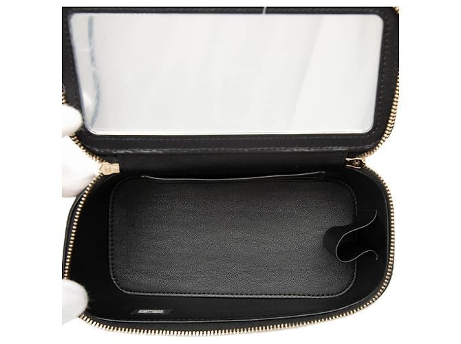 Piccolo Vanity Case Chanel in Pelle di Agnello Nera con Manico e Catena Nero - vista 4
