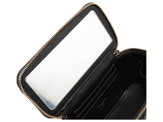 Piccolo Vanity Case Chanel in Pelle di Agnello Nera con Manico e Catena Nero - vista 5