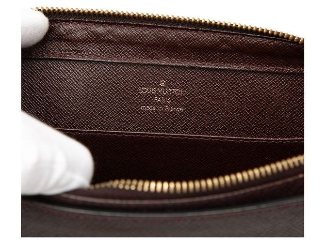Louis Vuitton Red Taiga Baikal Rouge Bordeaux - vue 5
