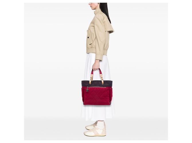 Chanel Paris Biarritz Tote aus gestepptem Canvas in Rot Large - Ansicht 6