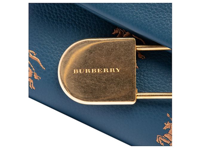 Clutch a patta Burberry Blue Medium in pelle con ricamo Equestrian Knight e spilla di sicurezza Blu scuro - vista 5