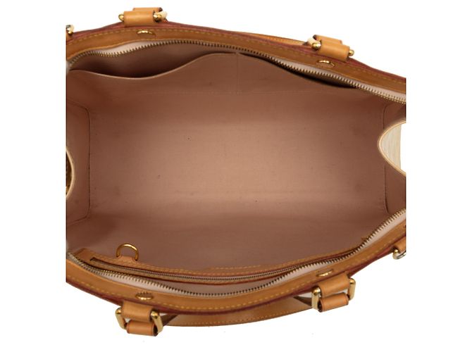Louis Vuitton Beige Monogram Vernis Brea GM - vista 4