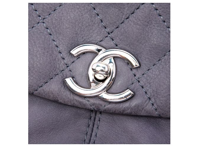 Chanel Purple Medium Quilted Nubuck Trianon Messenger Flap Porpora - vista 5