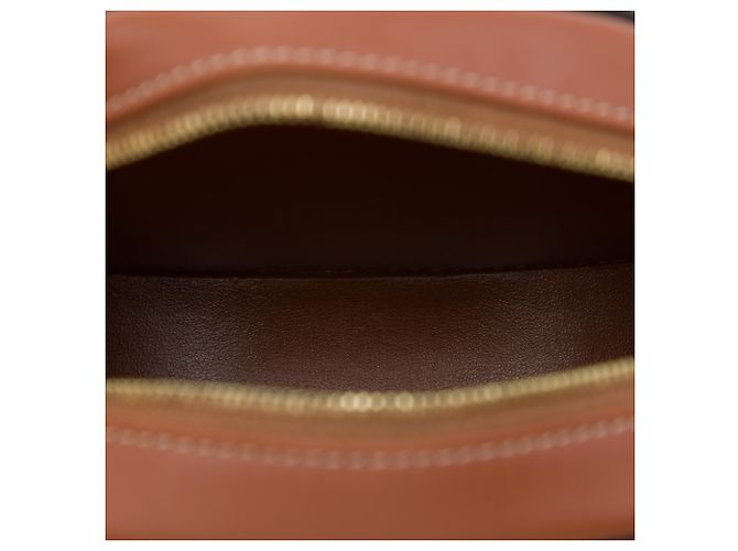 Céline Celine Borsa a Tracolla Oval Cuir Triomphe in Pelle di Vitello Marrone Small - vista 4