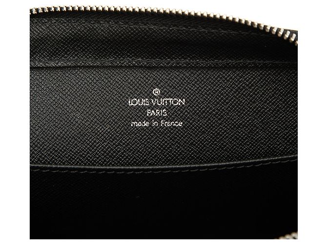 Louis Vuitton Black Taiga Pochette Baikal Nero - vista 5
