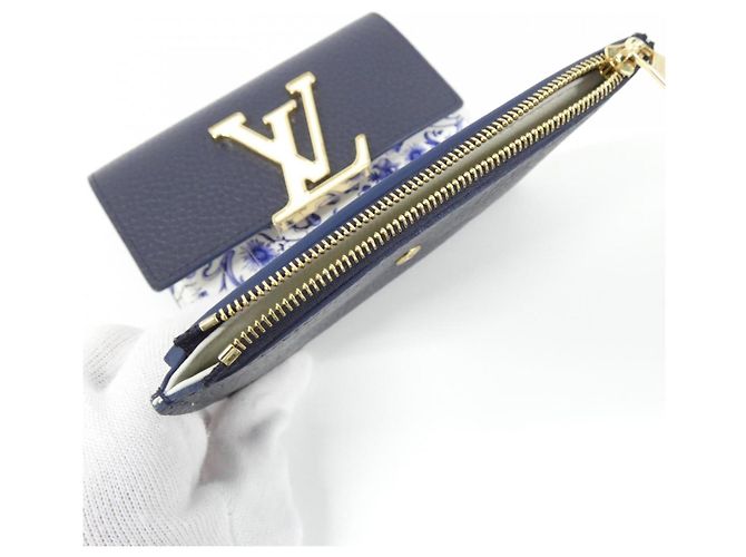 Louis Vuitton Taurillon Portefeuille Capucines Compact Wallet Marineblau - vista 5