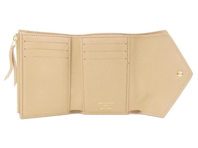 Louis Vuitton Monogram Empreinte Portefeuille Victorine Beige - vista 4