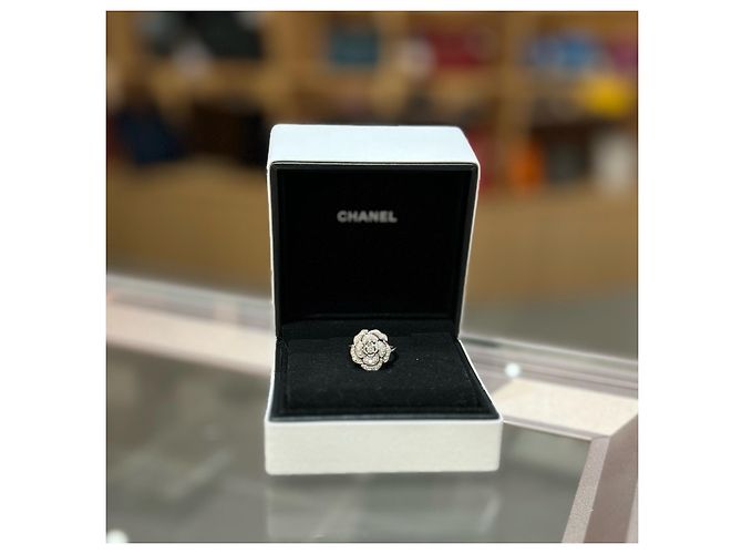 Chanel Camélia Ring 18K Weißgold Diamanten Silber Hardware - Ansicht 2