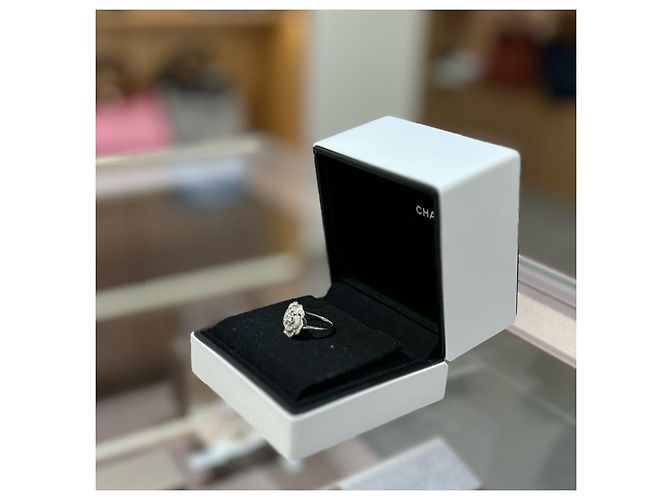 Chanel Camélia Ring 18K Weißgold Diamanten Silber Hardware - Ansicht 3