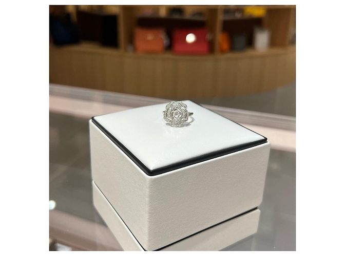 Chanel Camélia Ring 18K Weißgold Diamanten Silber Hardware - Ansicht 4