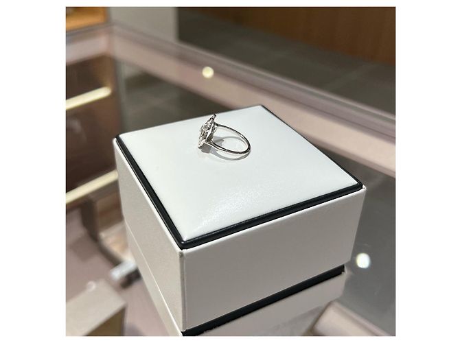 Chanel Camélia Ring 18K Weißgold Diamanten Silber Hardware - Ansicht 5