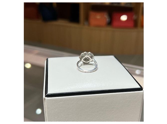 Chanel Camélia Ring 18K Weißgold Diamanten Silber Hardware - Ansicht 6