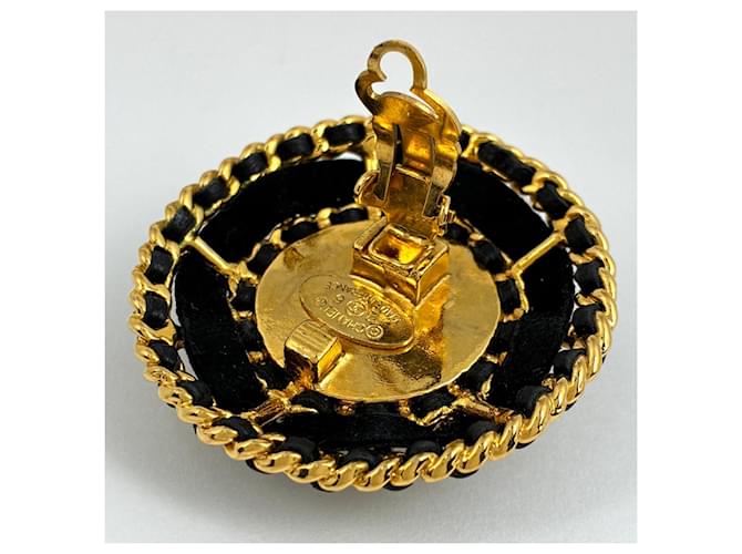 Orecchini a clip rotondi Chanel Nero Bianco D'oro - vista 3