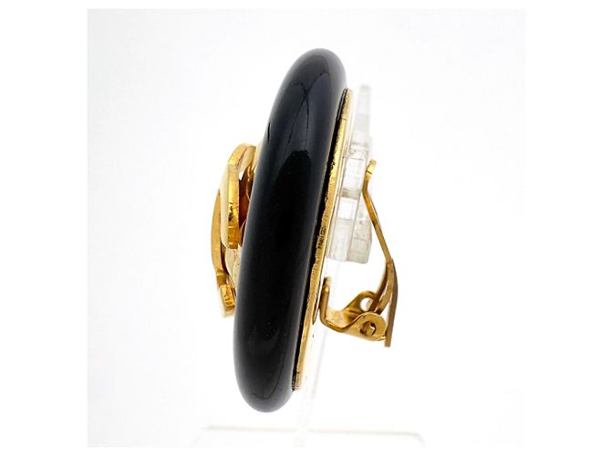 Brincos de pressão Chanel em preto e dourado - vista 2