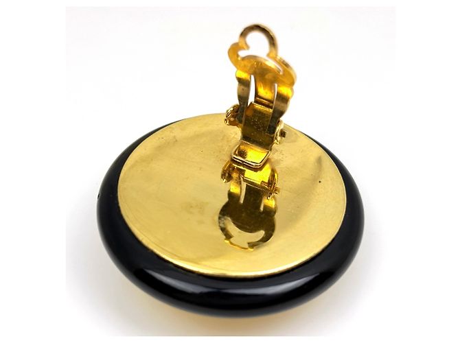 Brincos de pressão Chanel em preto e dourado - vista 3