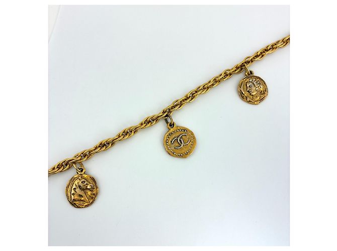 Collana Chanel placcata oro con moneta Coco Mark D'oro - vista 2