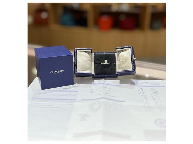 Chaumet Ring mit birnenförmigem Diamanten aus Weißgold - Ansicht 4