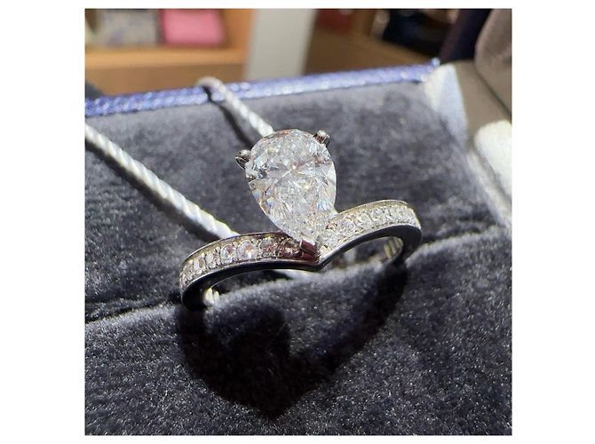 Chaumet Ring mit birnenförmigem Diamanten aus Weißgold - Ansicht 7