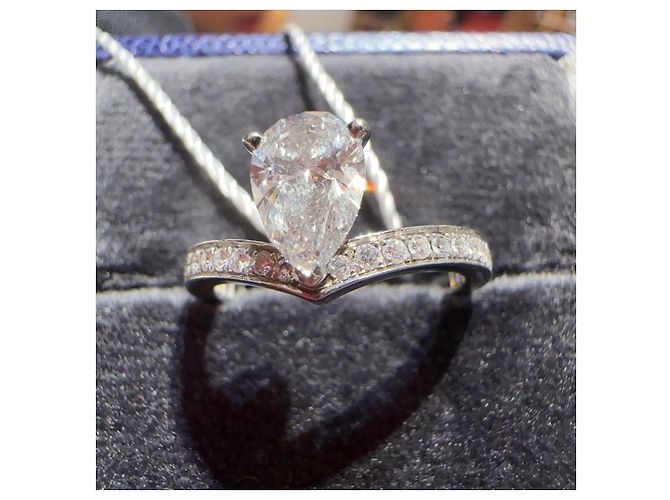 Chaumet Ring mit birnenförmigem Diamanten aus Weißgold - Ansicht 8