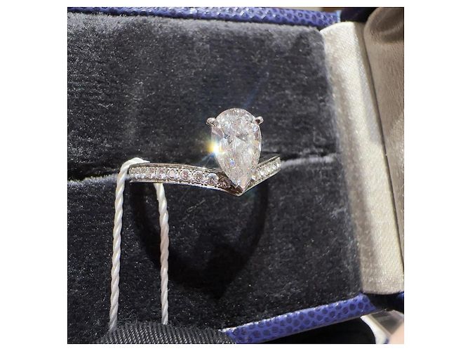Chaumet Ring mit birnenförmigem Diamanten aus Weißgold - Ansicht 9