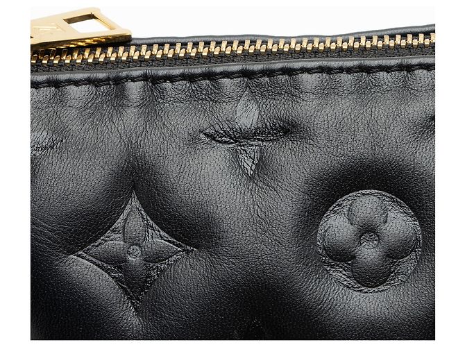 Borsa a tracolla Coussin PM in pelle di agnello con Monogram in rilievo Louis Vuitton Nero - vista 10
