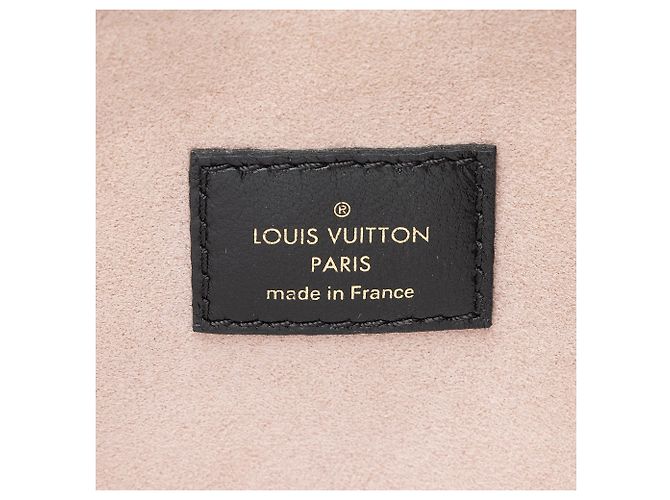 Borsa a tracolla Coussin PM in pelle di agnello con Monogram in rilievo Louis Vuitton Nero - vista 7