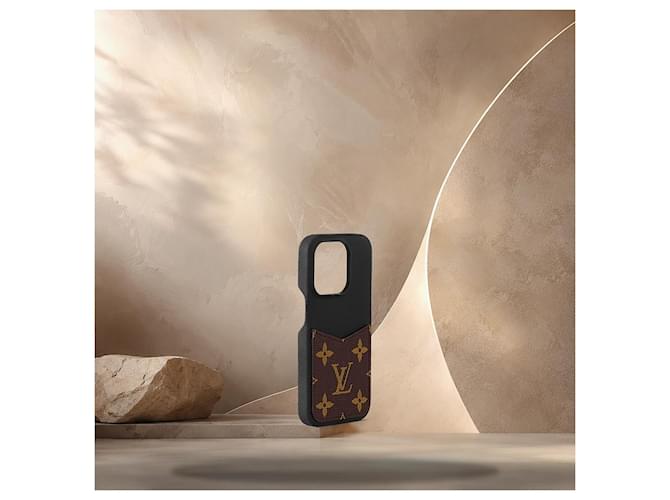 Louis Vuitton Pallas Bumper per iPhone Pro Black Nero - vista 3