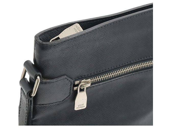 Borsa a tracolla Louis Vuitton Taiga Sasha - vista 7