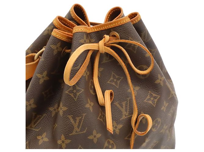 Noe Borsa a tracolla Louis Vuitton Monogram Petit Noé Marrone - vista 5