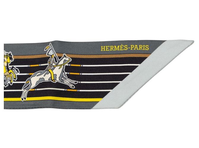 Foulard Hermès Twilly Pani la Shar Pawnee Marrone Senape - vista 2