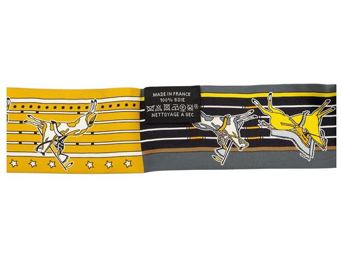Foulard Hermès Twilly Pani la Shar Pawnee Marrone Senape - vista 4