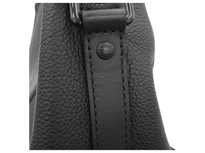 Borsa a tracolla Louis Vuitton Aerogram City Keepall Nero - vista 8