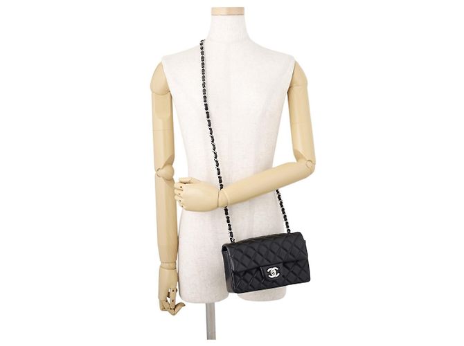 Timeless Borsa a tracolla Chanel Mini Matelassé nera con catena Nero - vista 4