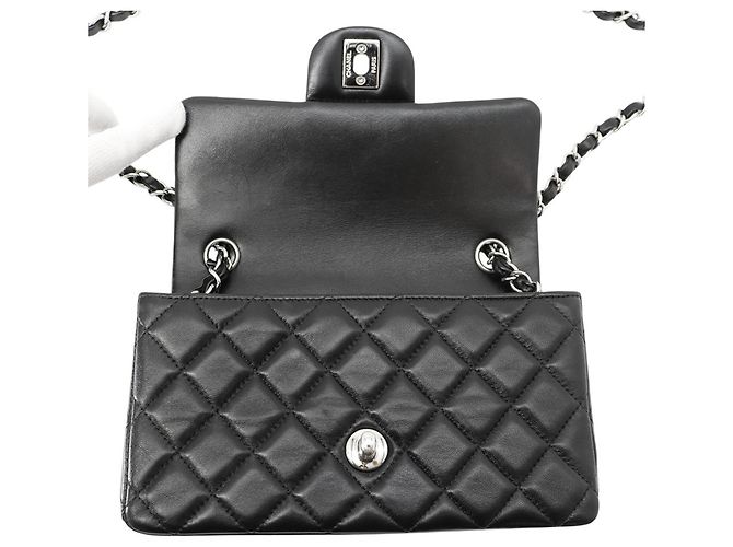 Timeless Borsa a tracolla Chanel Mini Matelassé nera con catena Nero - vista 5
