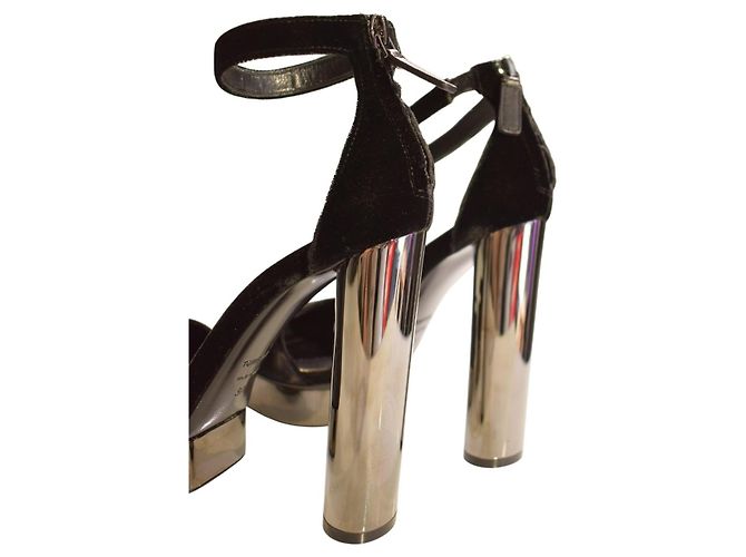 Tom Ford Sandales à plateforme en velours noir et métal Gunmetal EU 37 - vue 18