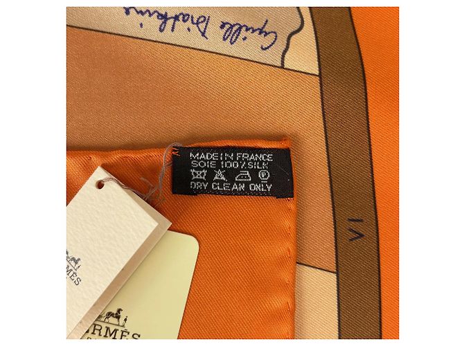 Hermès Foulard Hermes Carre 90 LE MONDE EST VASTE Multicolore Arancione - vista 2