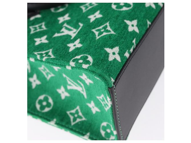 LOUIS VUITTON Monogram Jacquard Velvet On The Go PM Green M46216 Auth 193752SAM Verde - vista 15