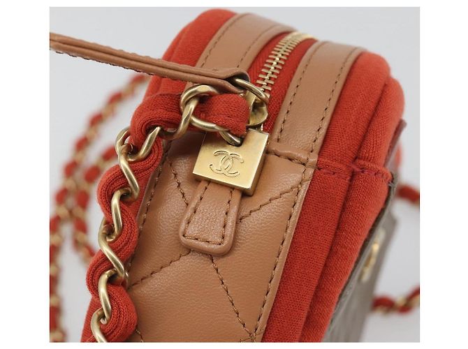 Borsa a tracolla CHANEL Matelasse con catena in pelle d'agnello arancione e CC dorato Auth 192436SAM D'oro - vista 9