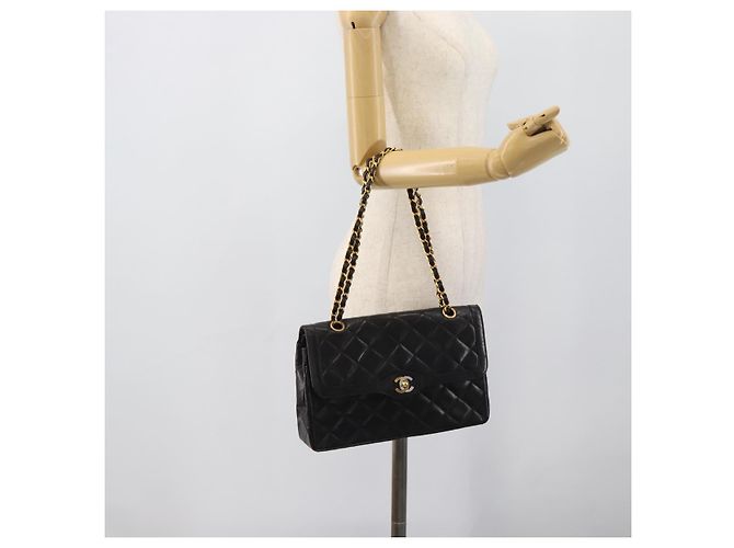 Borsa a catena CHANEL Matelassé in pelle d'agnello Paris Limited Nero Oro CC Auth 194926SAM D'oro - vista 27