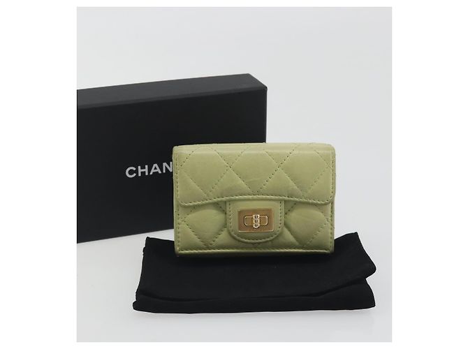 Portafoglio CHANEL Matelasse 2.55 in pelle d'agnello verde e oro CC Auth 193593A D'oro - vista 12