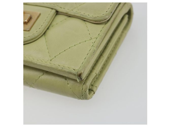 Portafoglio CHANEL Matelasse 2.55 in pelle d'agnello verde e oro CC Auth 193593A D'oro - vista 14