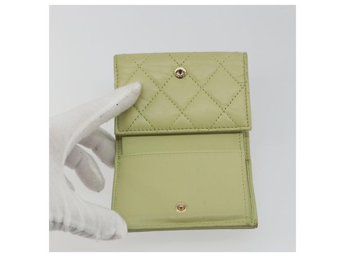 Portafoglio CHANEL Matelasse 2.55 in pelle d'agnello verde e oro CC Auth 193593A D'oro - vista 20