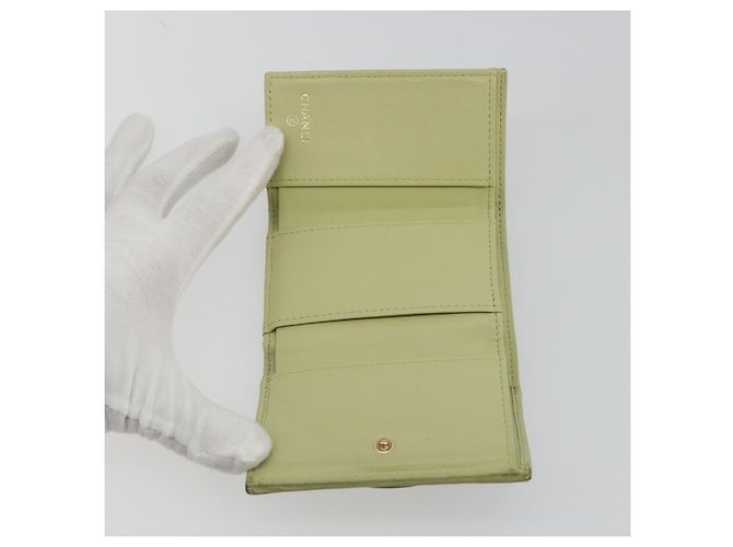 Portafoglio CHANEL Matelasse 2.55 in pelle d'agnello verde e oro CC Auth 193593A D'oro - vista 21