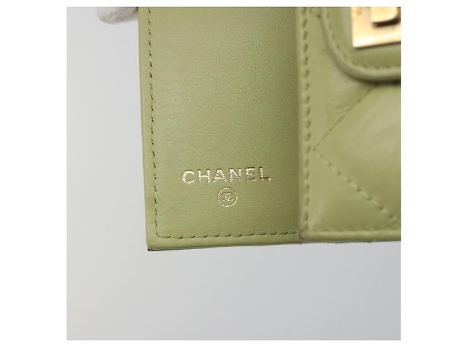 Portafoglio CHANEL Matelasse 2.55 in pelle d'agnello verde e oro CC Auth 193593A D'oro - vista 22