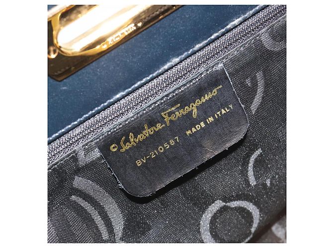 Borsa a tracolla Salvatore Ferragamo Gancini Chain in pelle Navy Gold Auth ka5564 - vista 12