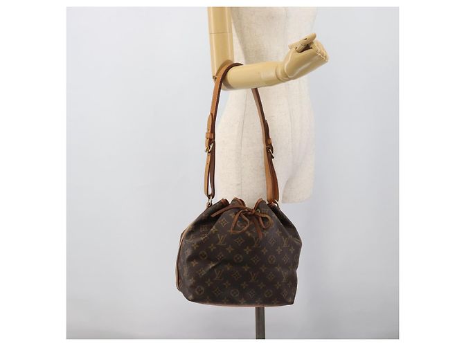 LOUIS VUITTON Monogram Petit Noe Shoulder Bag M42226 LV Auth 195303A Monogramma - vista 18